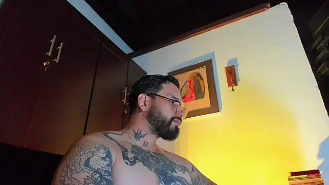 Snapshot of CamiloGray_ chatting on 05-27-26, 02:14 CamiloGray online show from 05-27-26, 02:14
