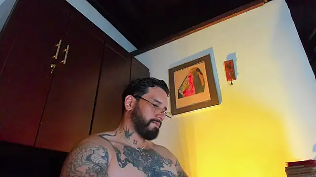Snapshot of CamiloGray_ chatting on 06-03-26, 01:46 CamiloGray online show from 06-03-26, 01:46