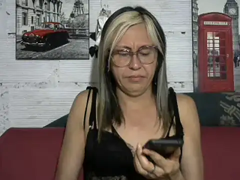 Snapshot of divahot08 chatting on 12-05-24, 03:28 divahot08 online show from 12-05-24, 03:28