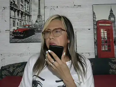 Snapshot of divahot08 chatting on 01-06-25, 10:05 divahot08 online show from 01-06-25, 10:05