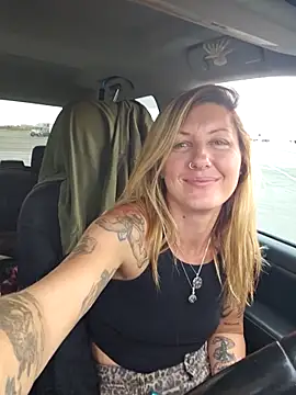 SheIsSomething online show from 11-14-25, 11:46