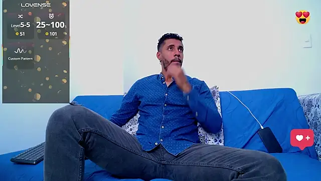 Snapshot of steven_smith05 chatting on 03-12-25, 04:30 steven smith05 online show from 03-12-25, 04:30