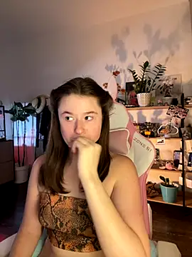 Snapshot of sweetest_pie chatting on 09-19-25, 05:57 sweetest pie online show from 09-19-25, 05:57