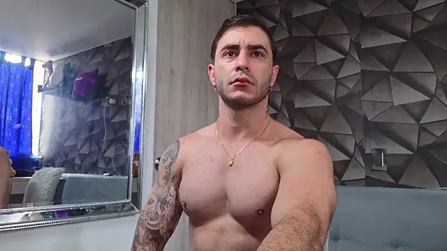 Snapshot of Latino_stud4u chatting on 05-31-26, 05:20 Latino stud4u online show from 05-31-26, 05:20