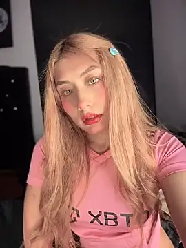 Snapshot of _Danna chatting on 05-17-26, 11:06 Danna online show from 05-17-26, 11:06