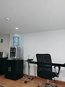 aisha latina online show from 10-23-25, 04:06