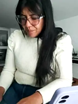 aisha latina online show from 03-27-26, 02:50