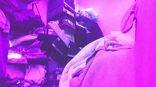 Cloudd Kingg Iceyyy online show from 05-24-26, 06:46