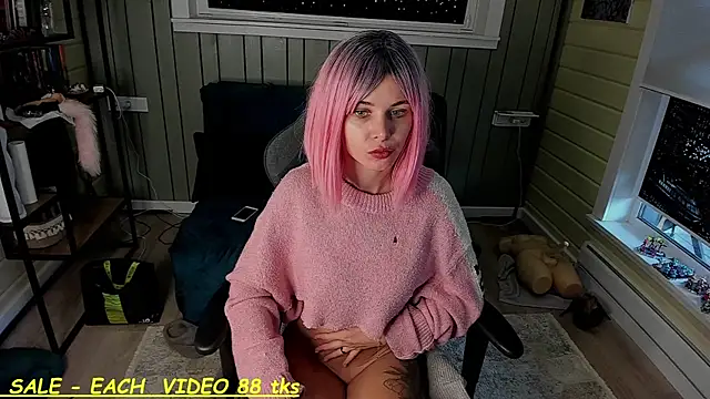 Snapshot of SandyChris chatting on 10-05-25, 09:40 SandyChris online show from 10-05-25, 09:40