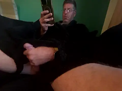 Snapshot of bigboy6880 chatting on 09-22-25, 05:42 bigboy6880 online show from 09-22-25, 05:42