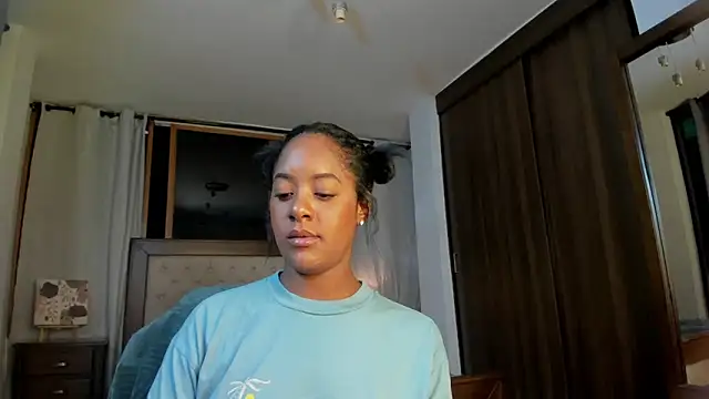 Snapshot of Dahiiana_Foxx chatting on 08-05-26, 12:13 Dahiiana Foxx online show from 08-05-26, 12:13