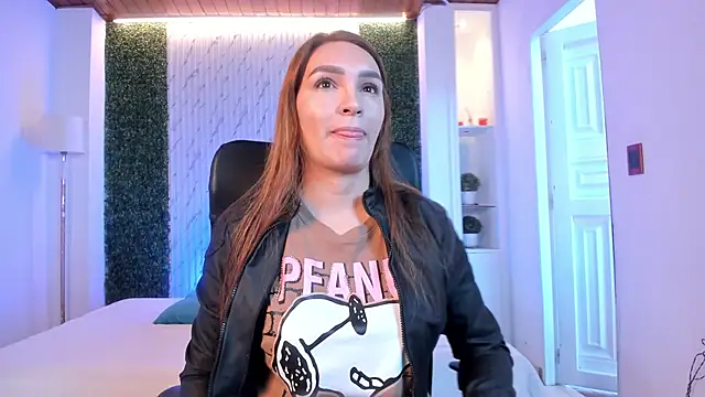 Snapshot of miataylorr1 chatting on 10-09-25, 12:03 miataylorr1 online show from 10-09-25, 12:03