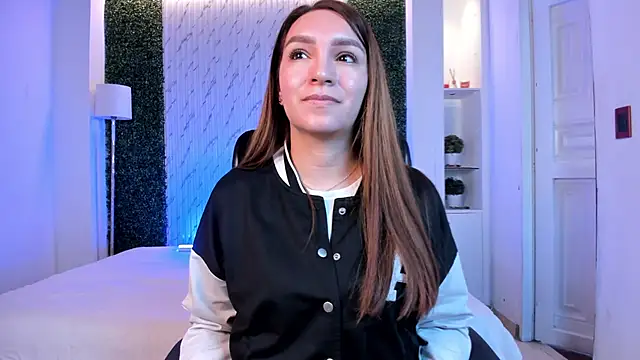 Snapshot of miataylorr1 chatting on 12-19-25, 11:39 miataylorr1 online show from 12-19-25, 11:39