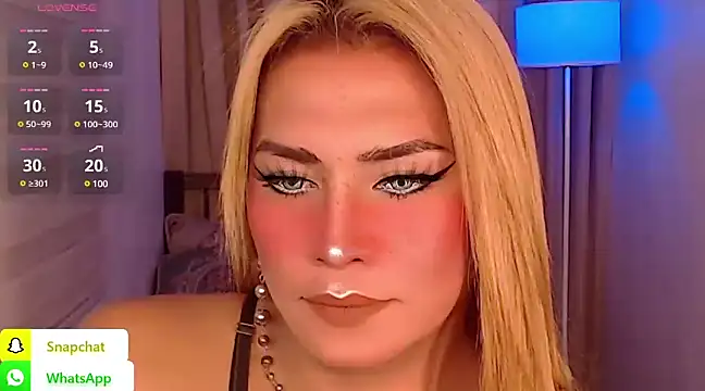 Snapshot of QUEEN_GIAMOORE69 chatting on 12-14-24, 09:24 QUEEN GIAMOORE69 online show from 12-14-24, 09:24