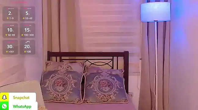 Snapshot of QUEEN_GIAMOORE69 chatting on 01-09-25, 10:20 QUEEN GIAMOORE69 online show from 01-09-25, 10:20