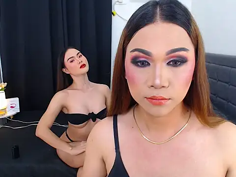 Snapshot of CarlaXFrancine chatting on 08-01-26, 02:44 CarlaXFrancine online show from 08-01-26, 02:44
