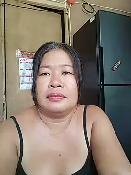 Snapshot of lickmepussy21 chatting on 06-11-26, 02:33 lickmepussy21 online show from 06-11-26, 02:33