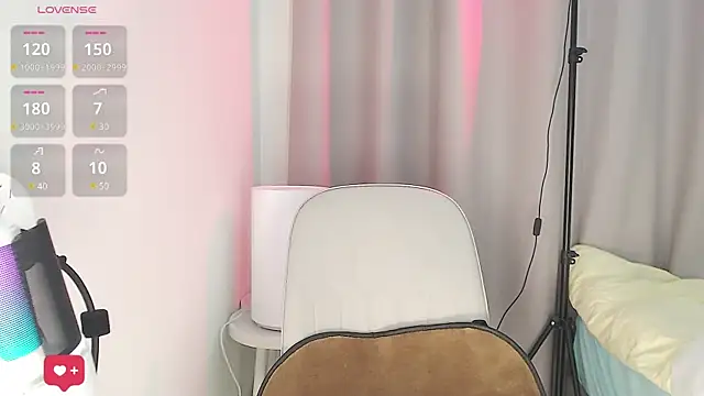 Snapshot of Anne-Sweet chatting on 01-14-25, 04:04 Anne-Sweet online show from 01-14-25, 04:04