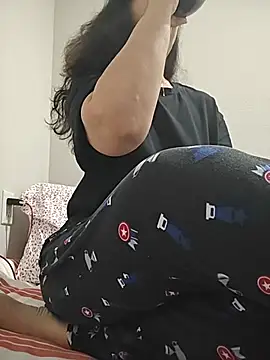 Susannemilf online show from 11-23-25, 04:07