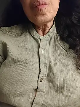 Susannemilf online show from 12-17-25, 04:51