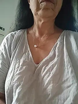 Snapshot of Susannemilf chatting on 05-14-26, 02:40 Susannemilf online show from 05-14-26, 02:40