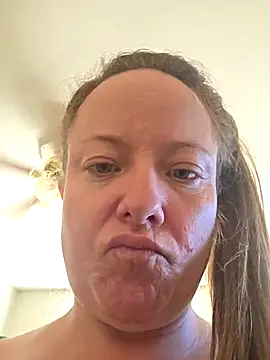 julimonroe online show from 10-05-25, 02:59