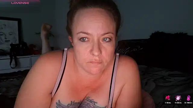 julimonroe online show from 02-04-26, 03:23