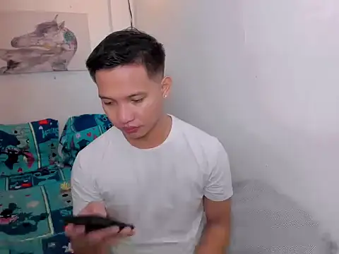 xSebastian19 online show from 12-21-25, 05:58