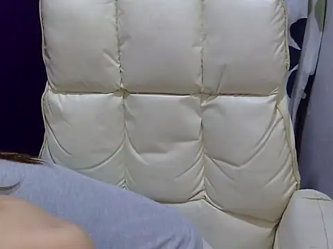    zurIII09  online show from 06-13-26, 09:51