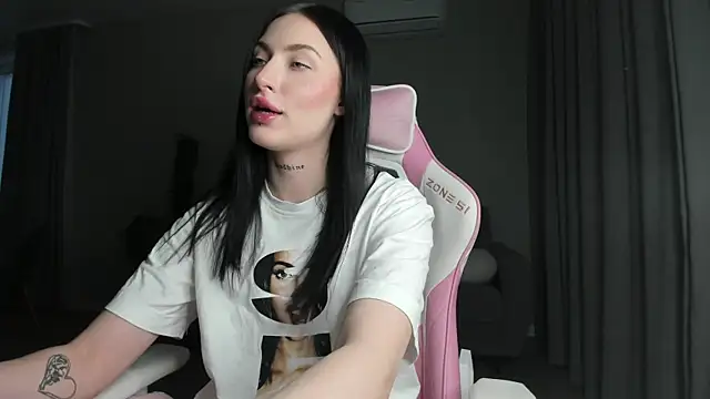 Snapshot of JenniferQueen11 chatting on 02-19-25, 11:49 JenniferQueen11 online show from 02-19-25, 11:49