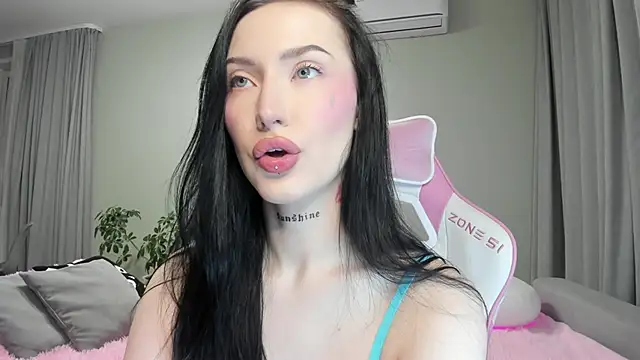 Snapshot of JenniferQueen11 chatting on 09-11-25, 01:55 JenniferQueen11 online show from 09-11-25, 01:55