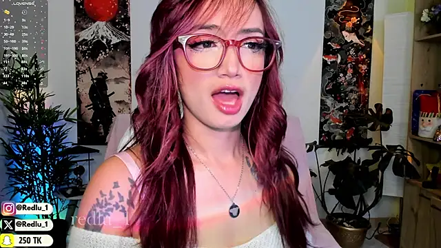 Snapshot of Redlu_1 chatting on 01-15-25, 02:49 Redlu 1 online show from 01-15-25, 02:49