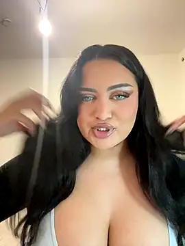 Snapshot of EmiliaPetrova chatting on 10-16-25, 11:17 EmiliaPetrova online show from 10-16-25, 11:17