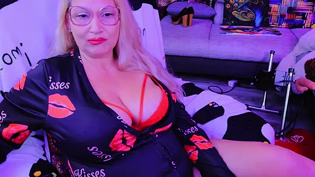 mature lisa naughty online show from 09-14-25, 09:14