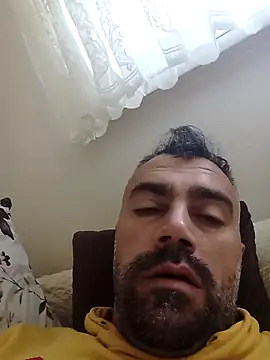 Snapshot of kevgir08 chatting on 05-17-26, 01:29 kevgir08 online show from 05-17-26, 01:29