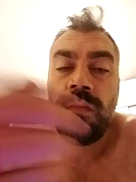 Snapshot of kevgir08 chatting on 07-07-26, 06:34 kevgir08 online show from 07-07-26, 06:34