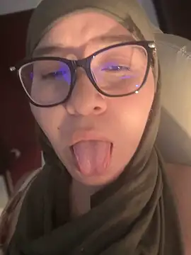 MatchedEyebrow online show from 09-19-25, 09:37