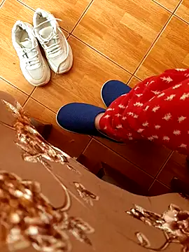 feet toes online show from 10-30-25, 05:53