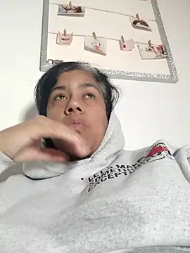 Molly newman6 online show from 12-17-25, 06:36