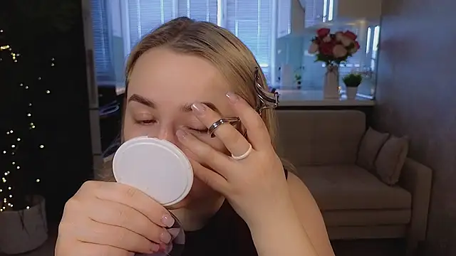 Mira Mermayd online show from 03-31-26, 02:02