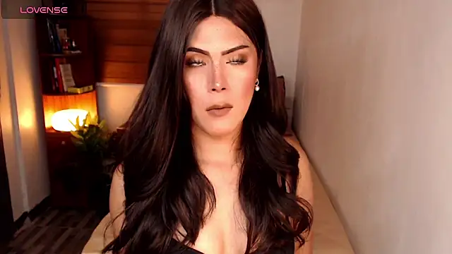 SweetieZeveey  online show from 05-19-26, 02:40