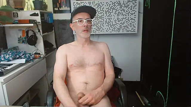 Snapshot of cockrok chatting on 01-31-25, 10:42 cockrok online show from 01-31-25, 10:42