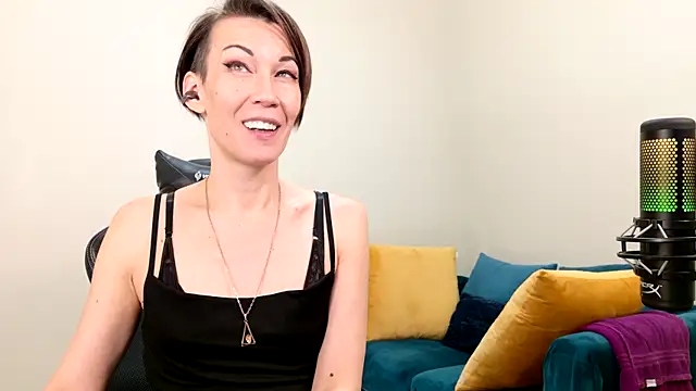 Snapshot of EveEnigma chatting on 02-13-25, 05:33 EveEnigma online show from 02-13-25, 05:33