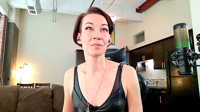 Snapshot of EveEnigma chatting on 03-06-25, 09:31 EveEnigma online show from 03-06-25, 09:31