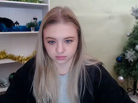 Snapshot of CrazyGloria chatting on 12-04-24, 06:11 CrazyGloria online show from 12-04-24, 06:11
