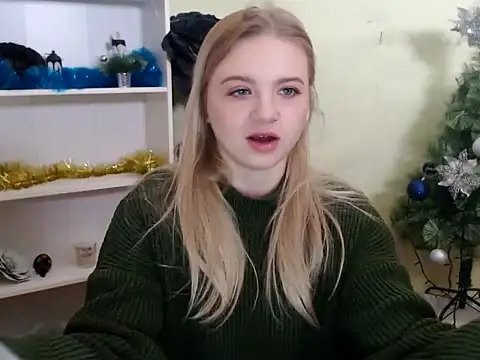 Snapshot of CrazyGloria chatting on 12-23-24, 06:22 CrazyGloria online show from 12-23-24, 06:22
