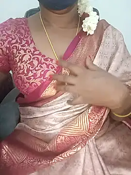 Snapshot of Tamil-hotwife chatting on 06-04-26, 04:35 Tamil-hotwife online show from 06-04-26, 04:35