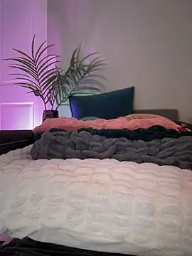 Fiona Kent  online show from 12-24-24, 01:27