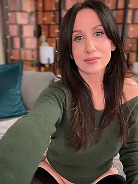 Fiona Kent  online show from 01-18-26, 01:42