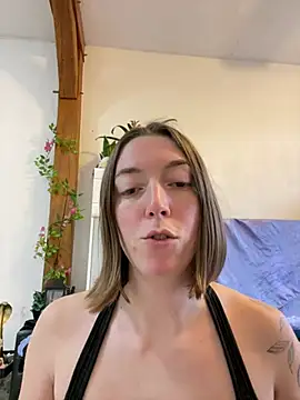 Snapshot of Daisy_Michto_Officiel chatting on 12-13-24, 09:13 Daisy Michto Officiel online show from 12-13-24, 09:13